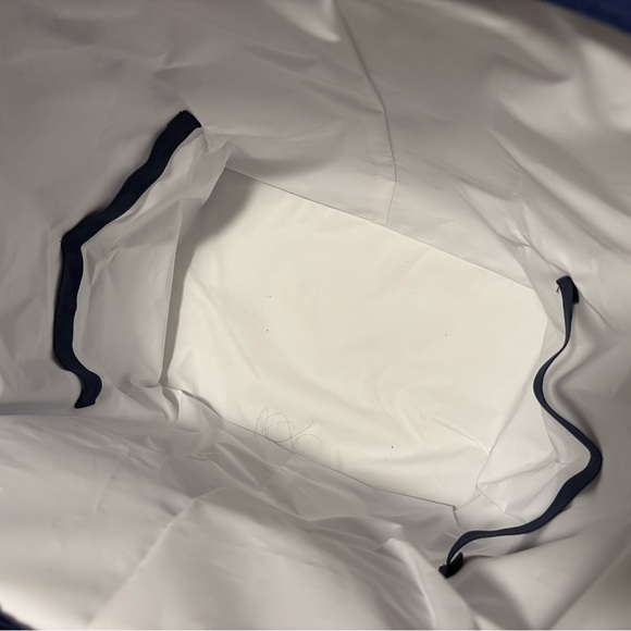 Lilly Pulitzer Vibrant Blue and Pink Wine Cooler - Picture 3 of 3